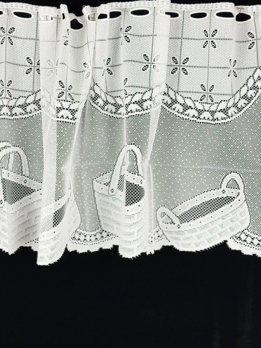 New with Tags Liechtenstein Basket Valance 60 X 17in Polyester Great Bay Lace